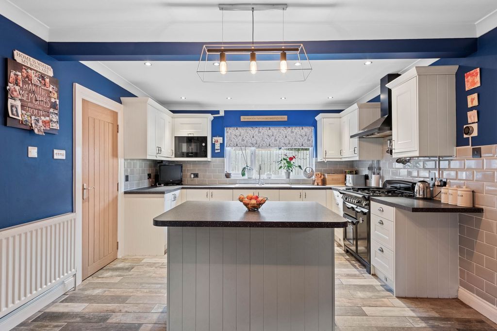 Property photo 3 of 42