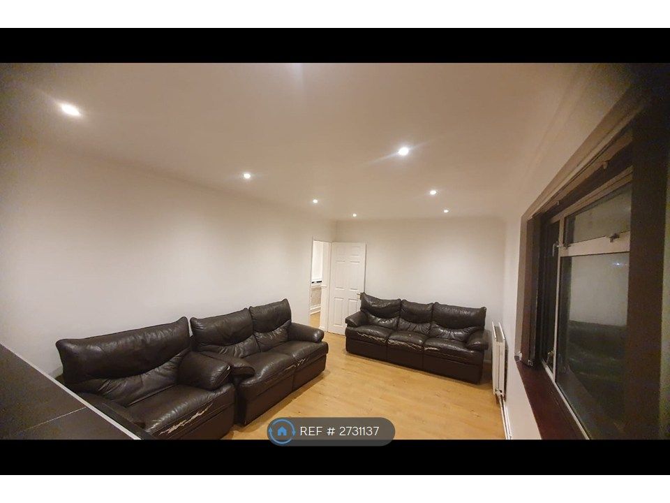 Property photo 2 of 14 Living Room