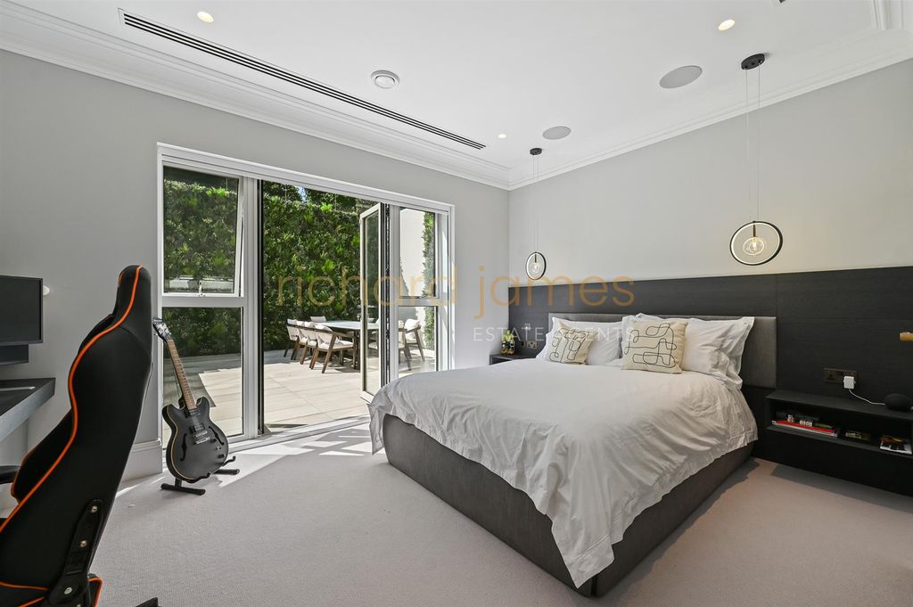 Additional image 18 of 3 bed flat to rentElizabeth Grove, Bushey Heath WD23