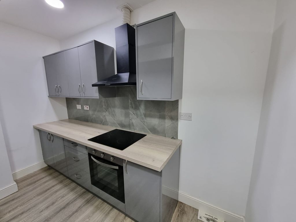 Property photo 3 of 7 Kitchen