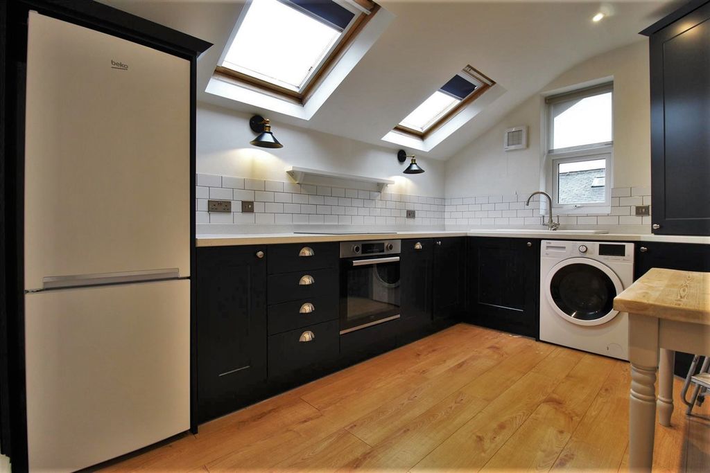 Property photo 3 of 5 Kitchen