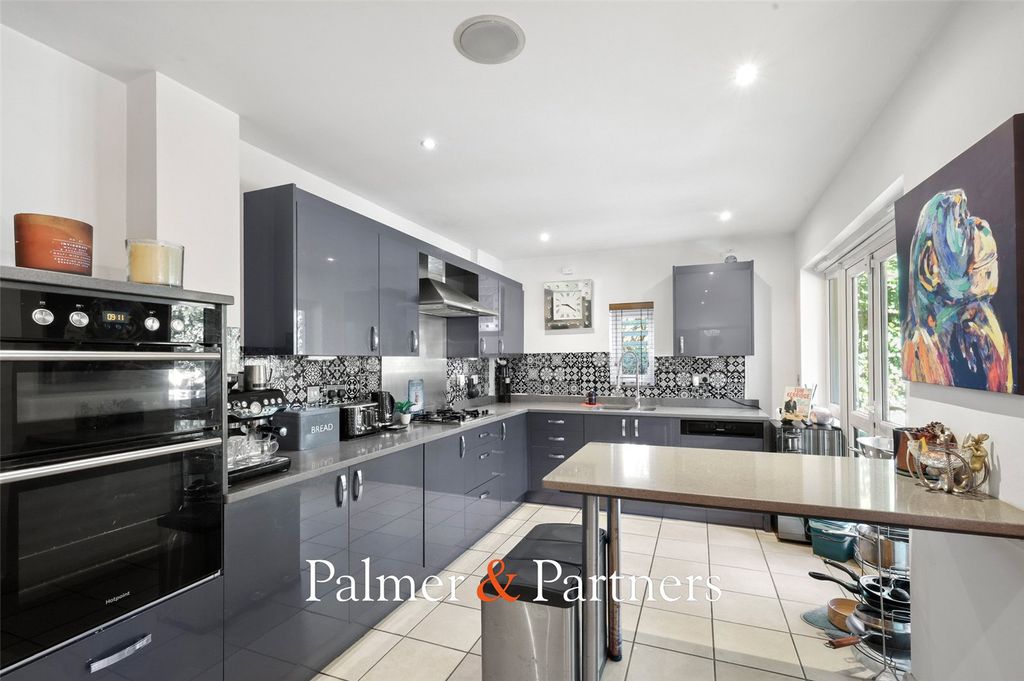 Property photo 2 of 29 Picture No. 19