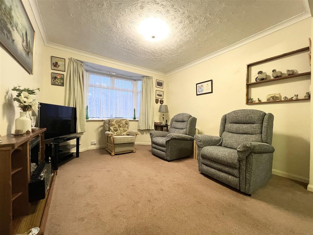 Property photo 3 of 24 Lounge/Diner