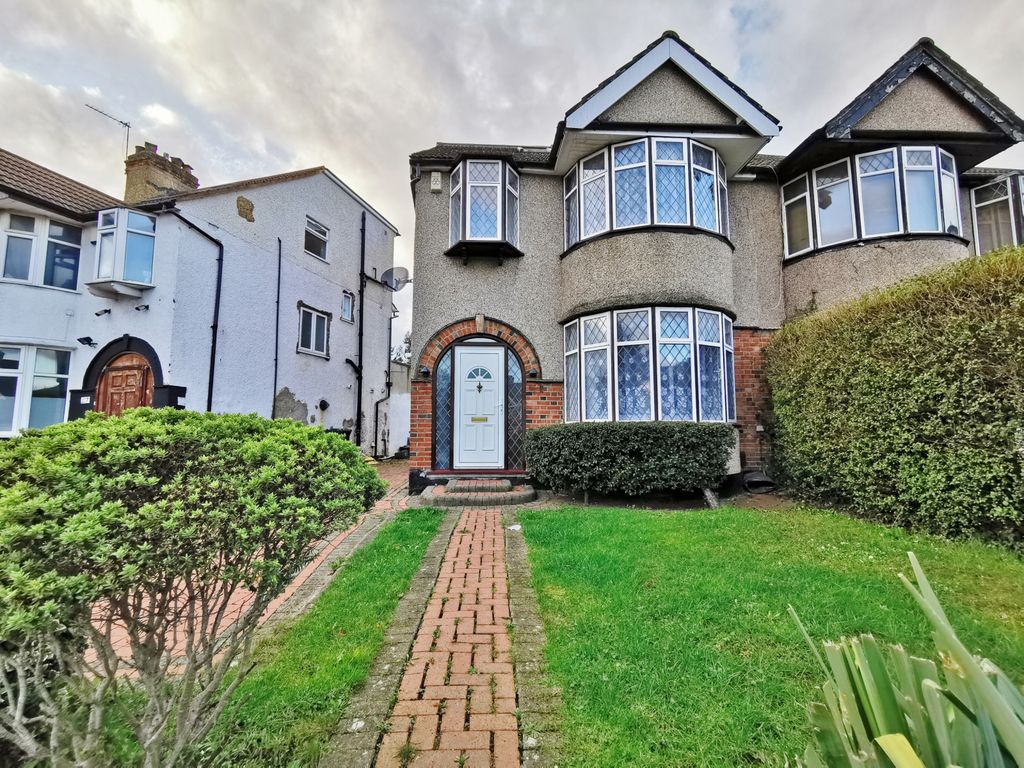 Property photo 1 of 15 4 Bed Semi-Detached