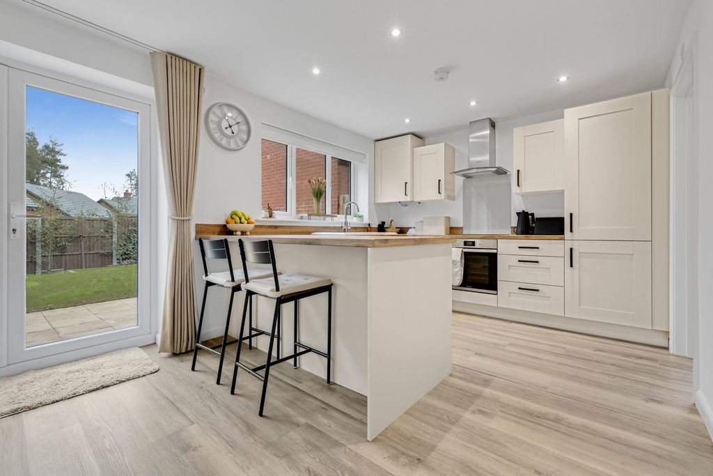 Property photo 2 of 28