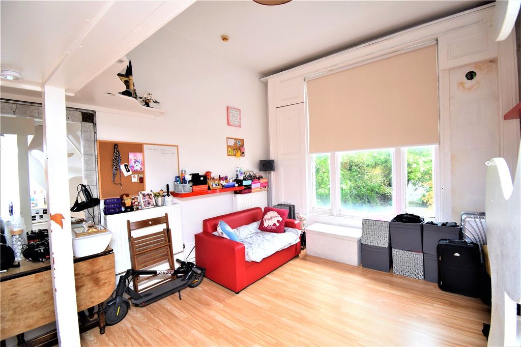 Property photo 3 of 9 Picture No. 06