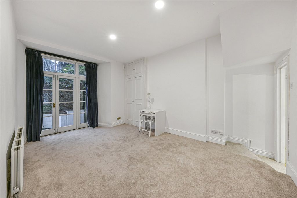 Property photo 3 of 12 Principal Bedroom