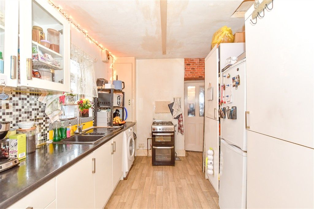 Property photo 3 of 8 Kitchen