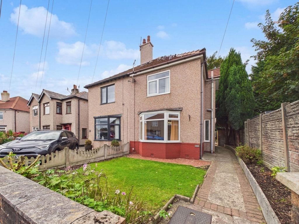 Property photo 1 of 14 Welcome To Clare Road!