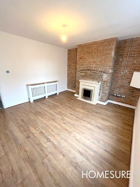 Property photo 2 of 13 6 Field Street 4