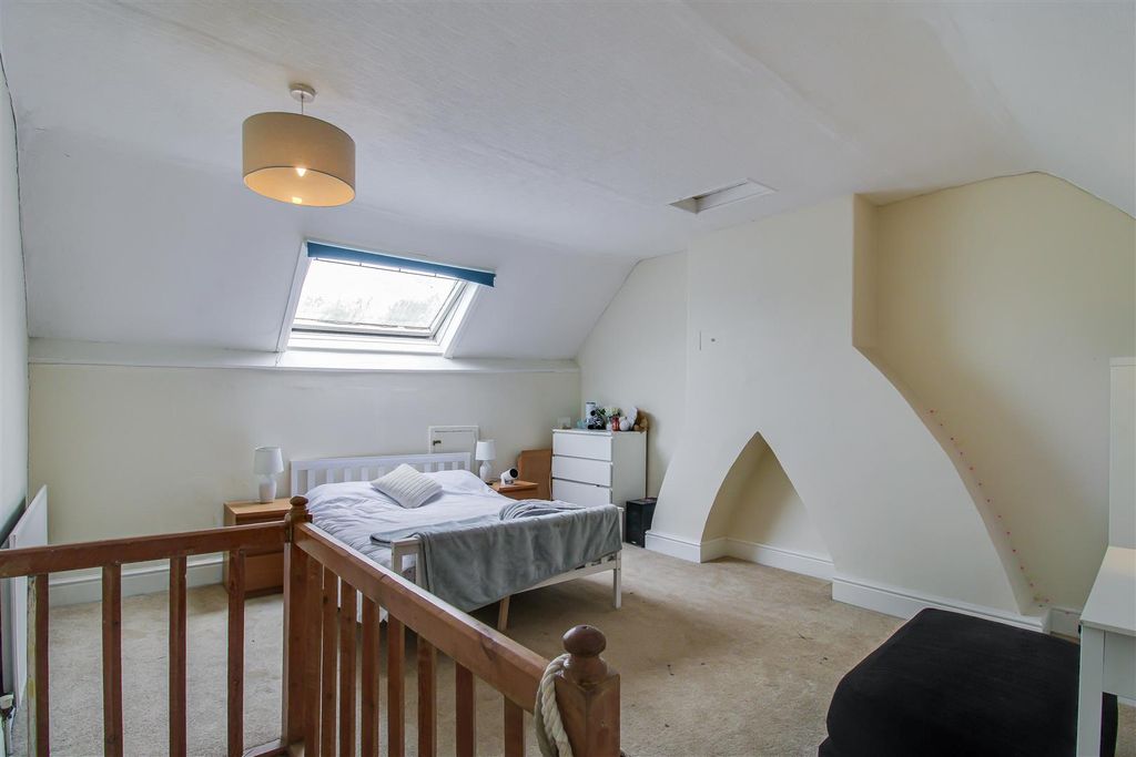 Property photo 1 of 10 Bedroom Three