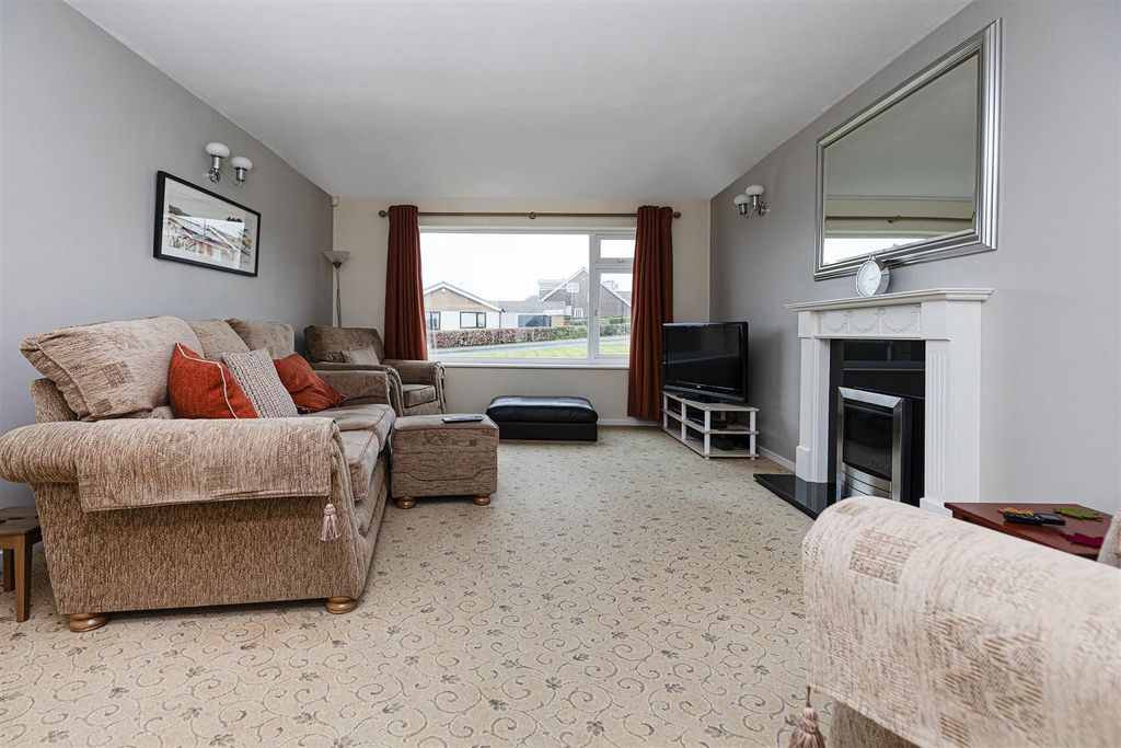 Property photo 2 of 33 Formal Lounge