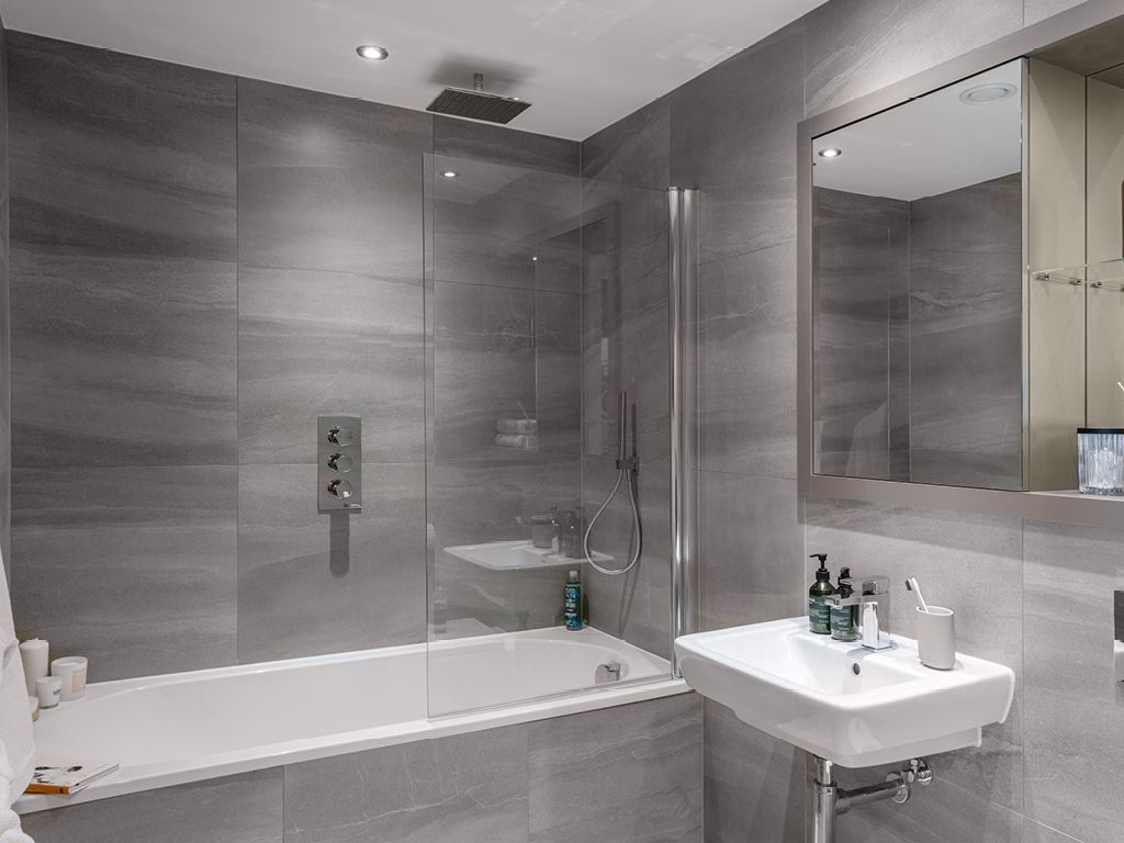 Property photo 1 of 26 Bathroom 3