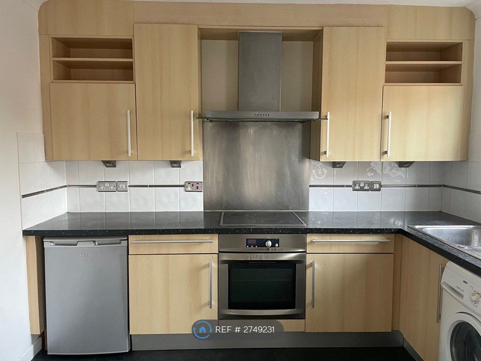 Property photo 3 of 10 Kitchen