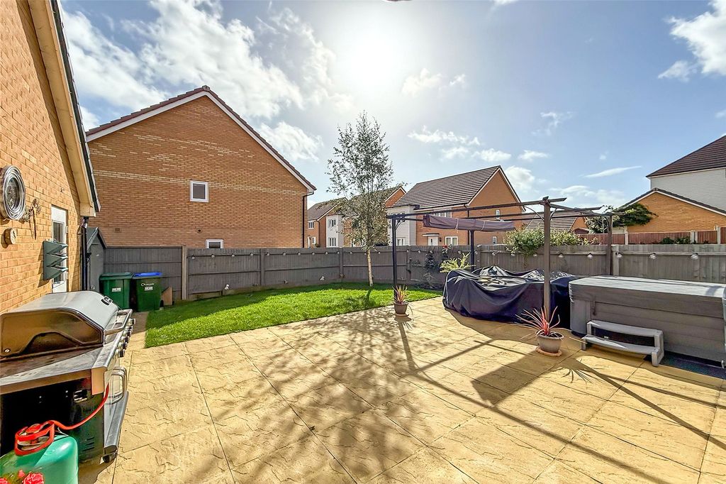 Property photo 3 of 21 Picture No. 17