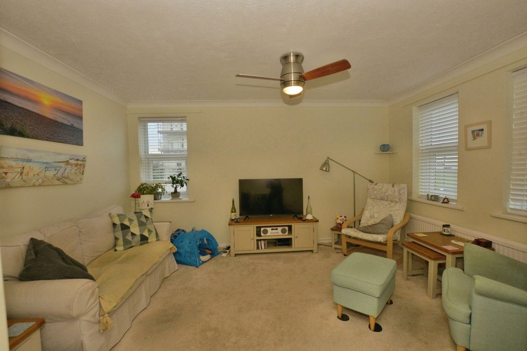 Property photo 2 of 17 Photo