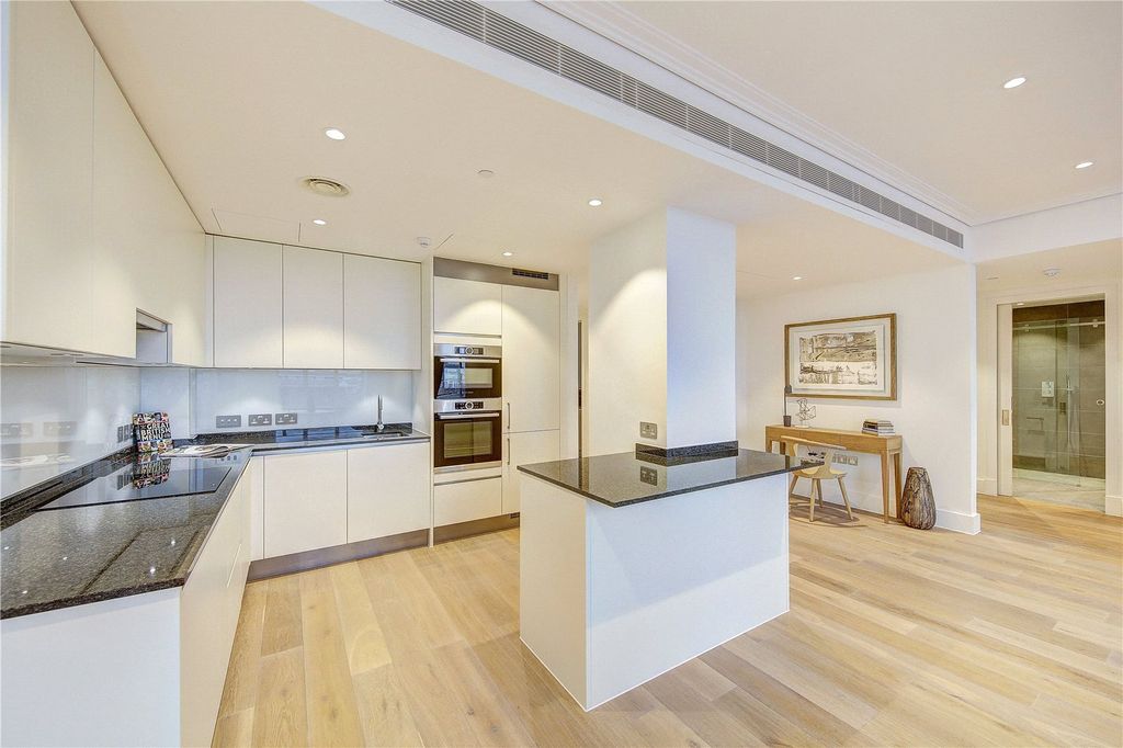 Property photo 2 of 11 Princes House