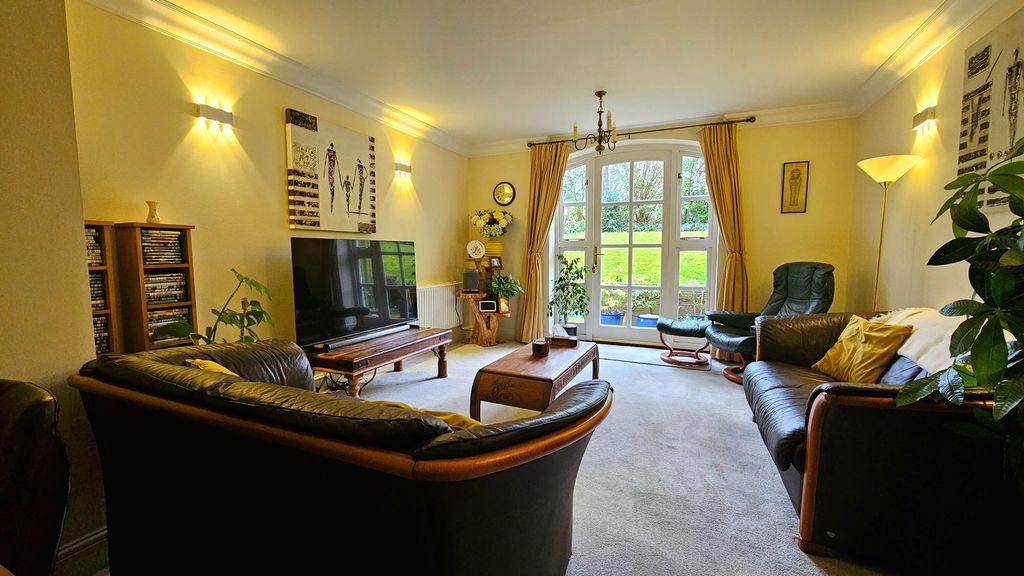 Property photo 2 of 9