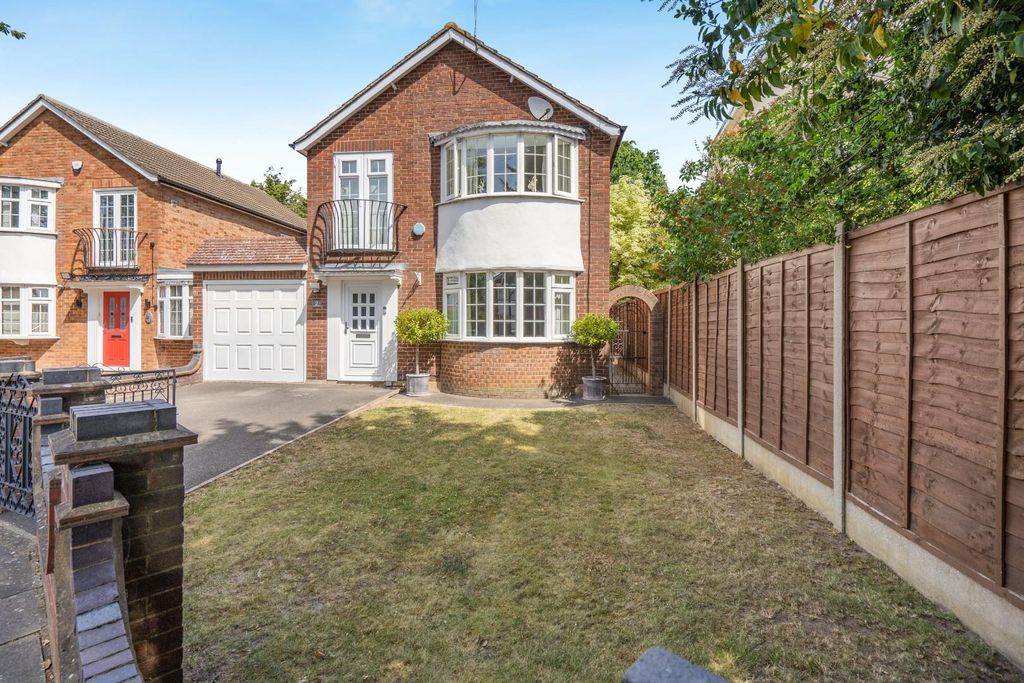 Property photo 1 of 28 8692779-Exterior02.Jpg