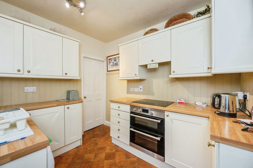 Property photo 3 of 23