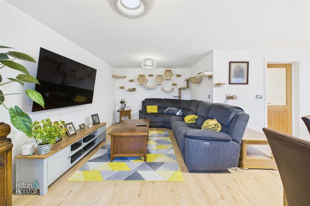 Property photo 2 of 21 Rowan Drive