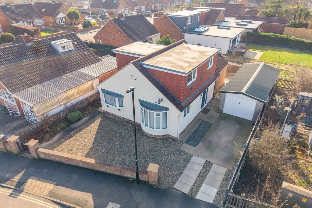 Property photo 2 of 23