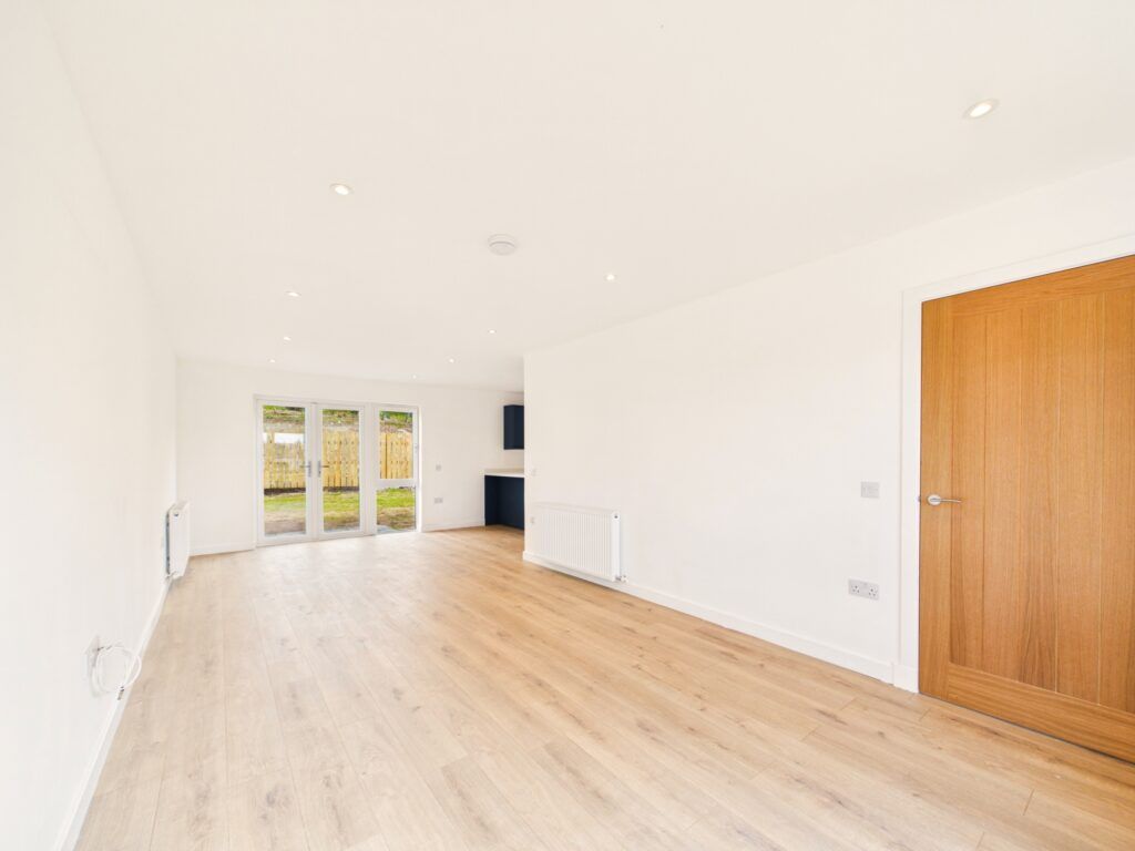 Property photo 3 of 32
