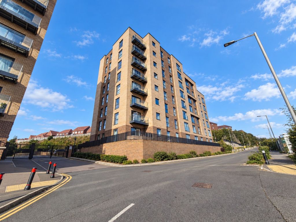 Property photo 1 of 7 5674060