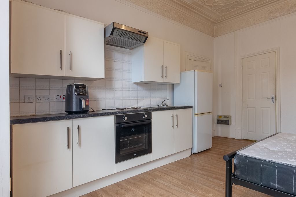 Property photo 2 of 123
