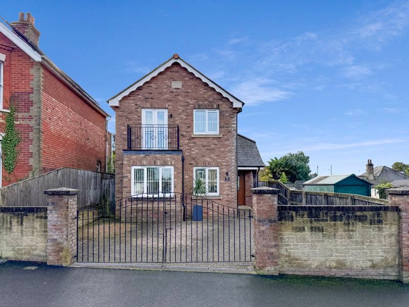 Property photo 1 of 25 Front Gates