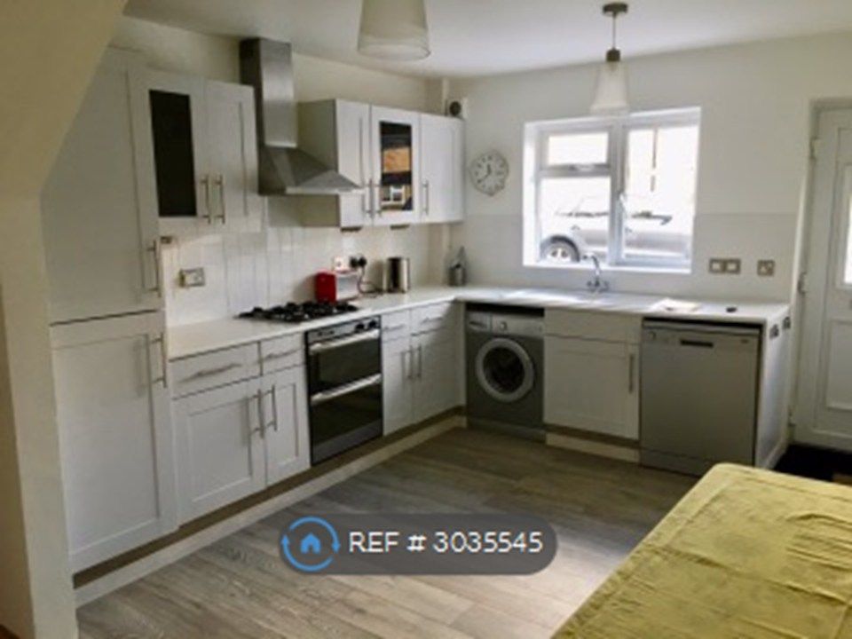 Property photo 1 of 12 Kitchen