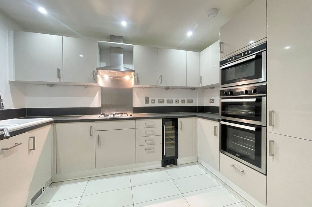 Property photo 2 of 38