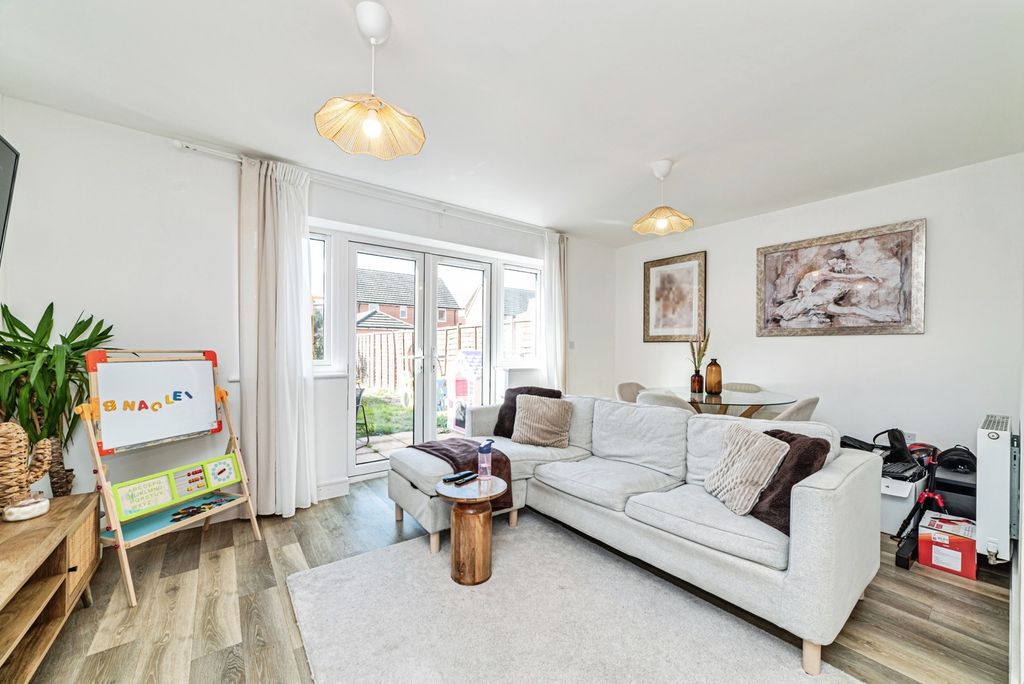 Property photo 2 of 11 Pbox-Img.Jpg