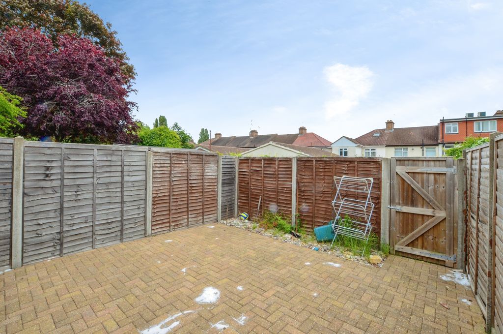 Property photo 2 of 20