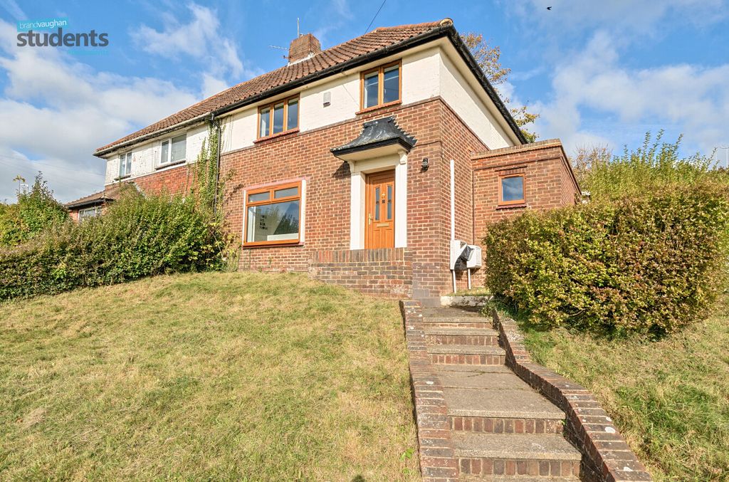 Property photo 1 of 12 7690c98B-6d4B-441...