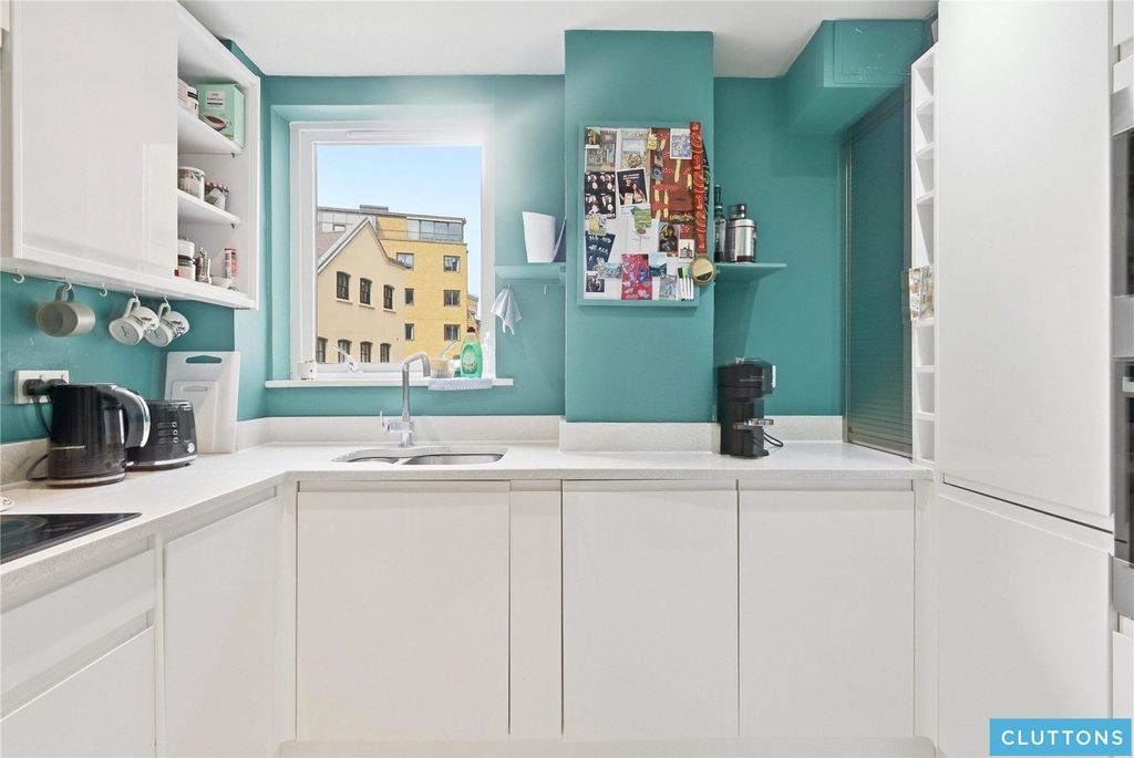 Property photo 2 of 17 Picture No. 32