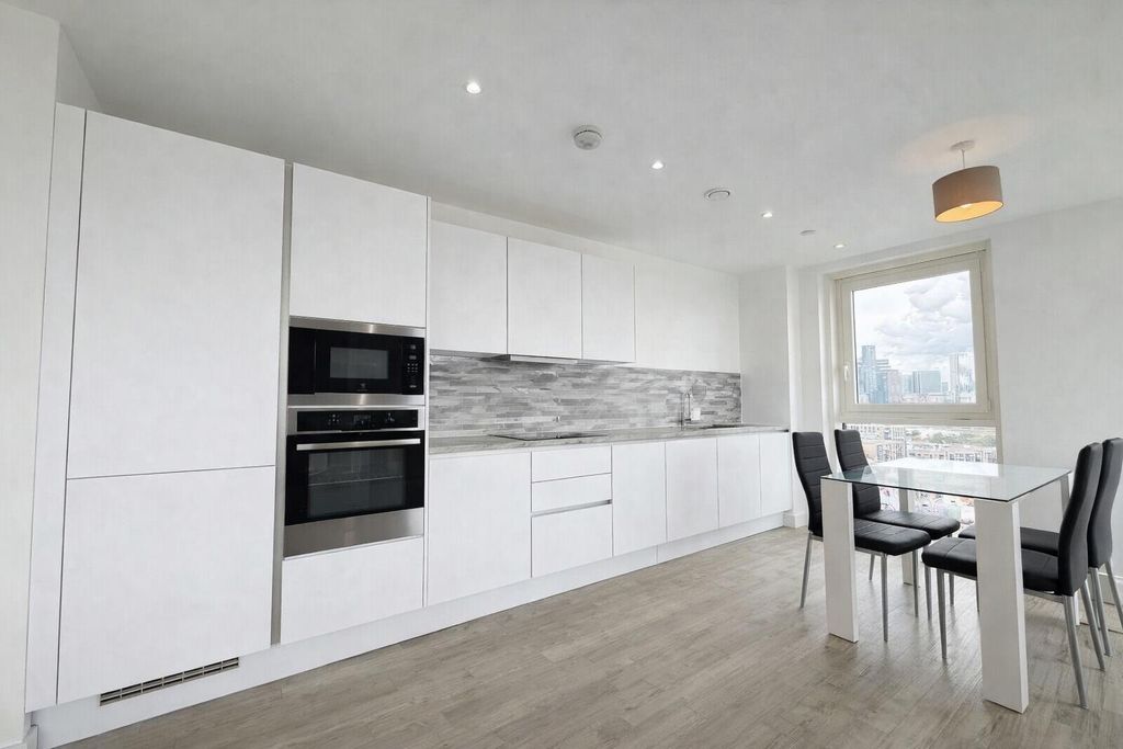 Property photo 2 of 13 3. Kitchen.Png