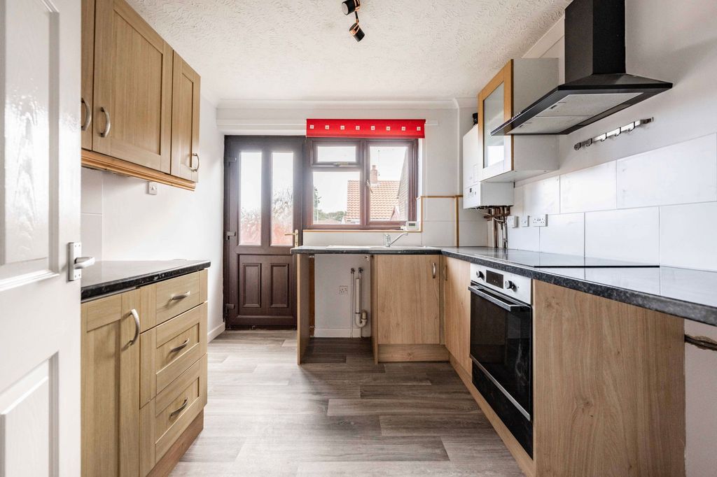 Property photo 3 of 12