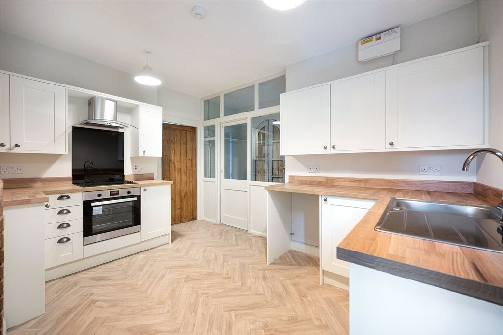 Property photo 3 of 17 Kitchen