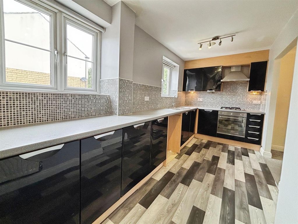 Property photo 2 of 17 Kitchen