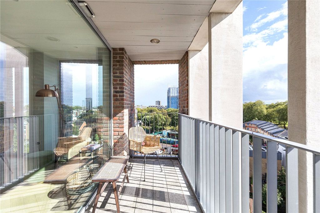 Property photo 3 of 12 Balcony