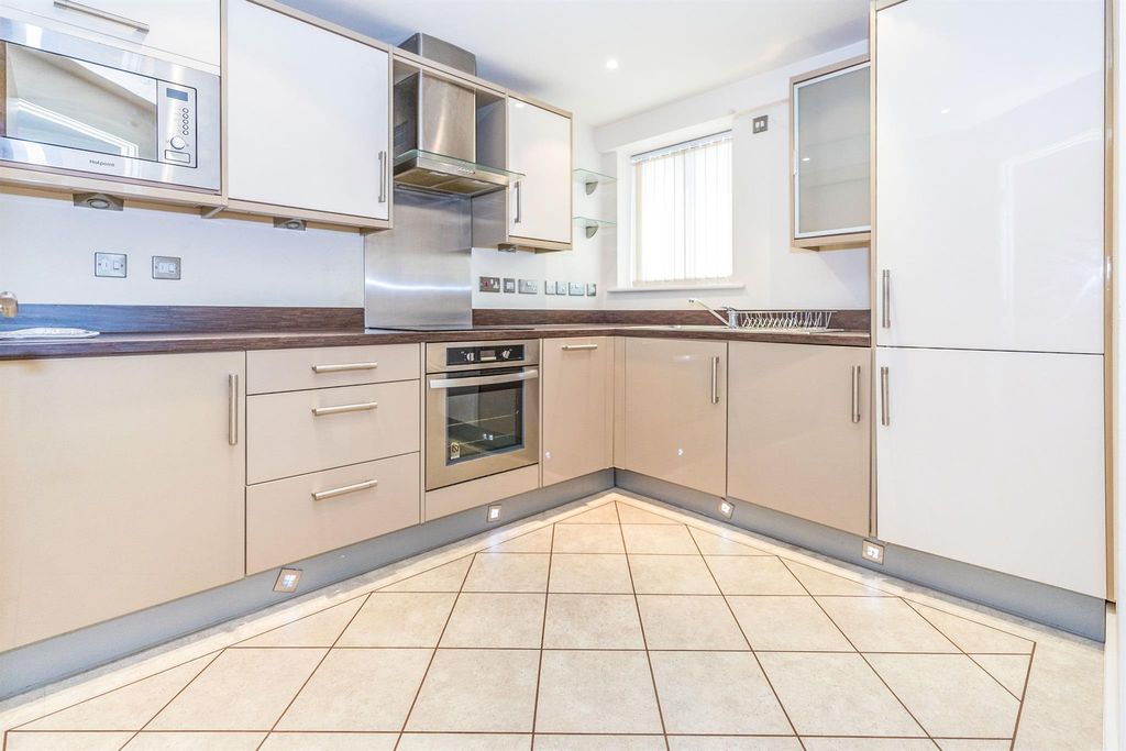 Property photo 2 of 7 Kitchen
