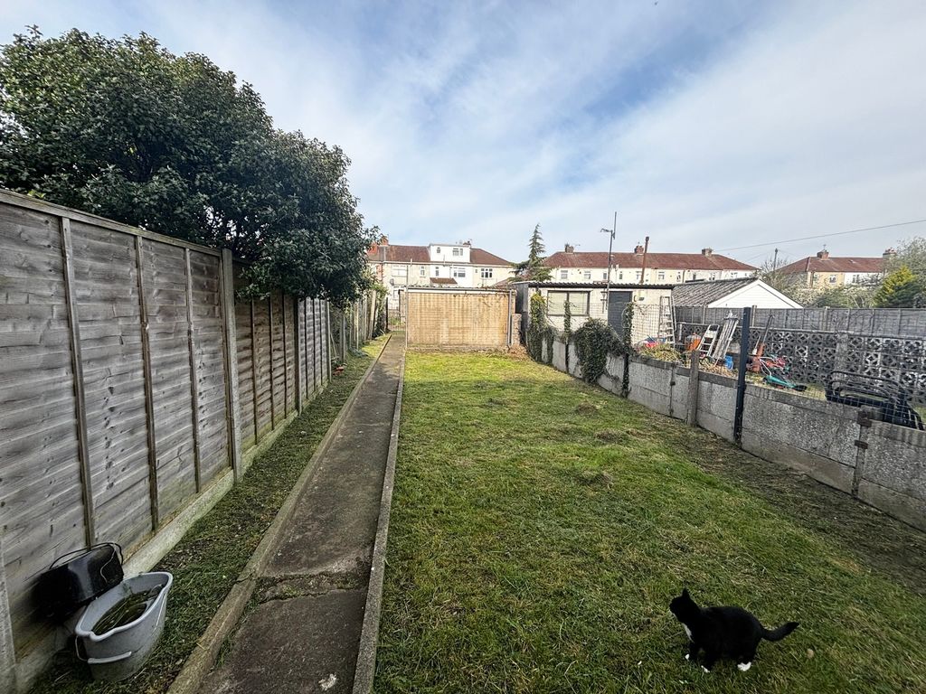 Property photo 2 of 5 A Spacious And Well-Maintained Garden Featuring A ...