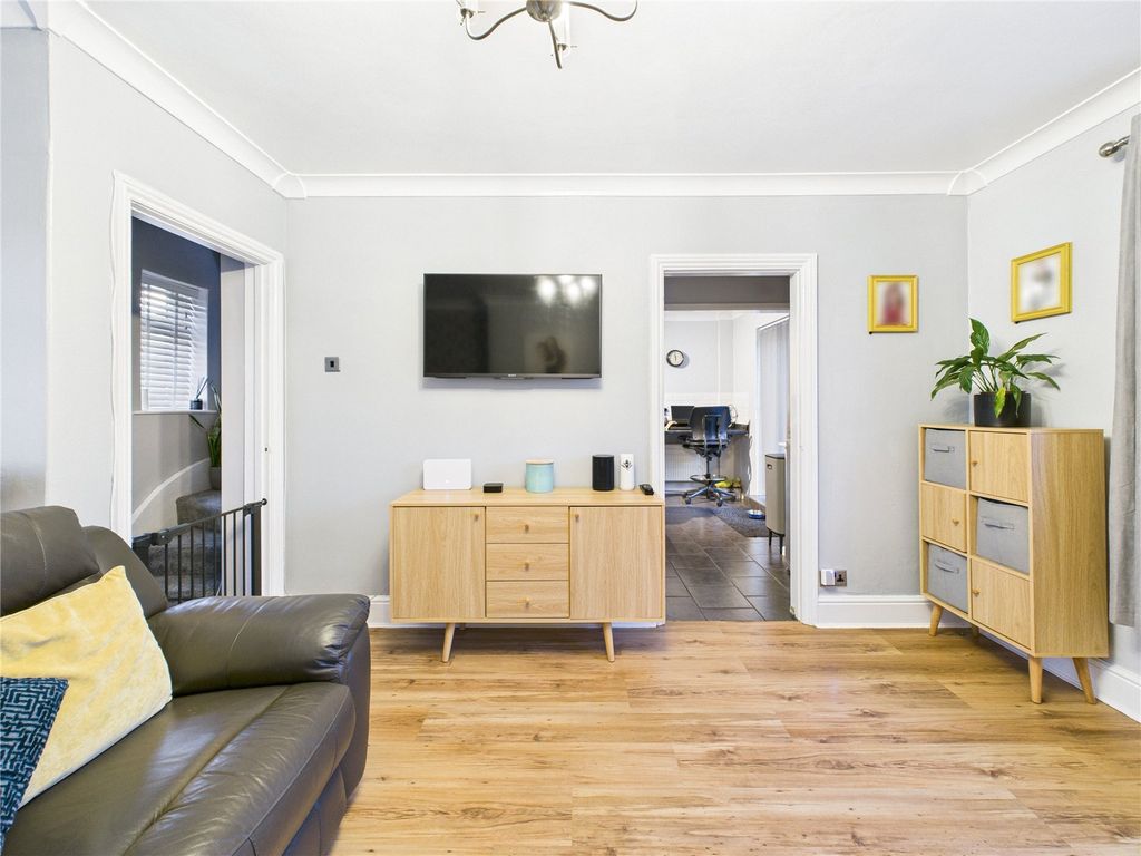 Property photo 1 of 22 Picture No. 06