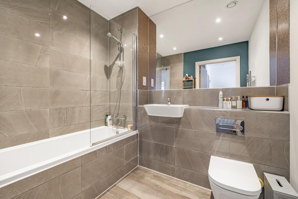 Property photo 3 of 9 Bathroom