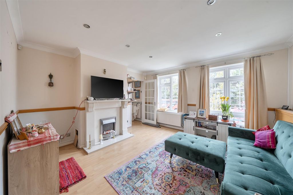 Property photo 2 of 12 1440842-4-69d8d7B133cc1.Jpg