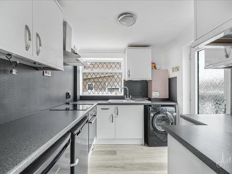 Property photo 3 of 21 Kitchen