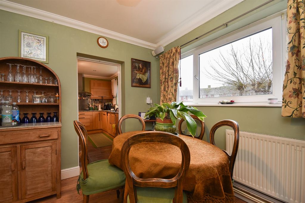 Property photo 2 of 23 Dining Room