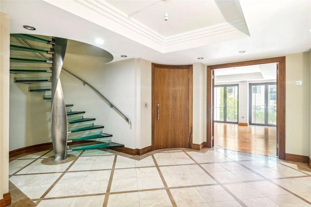 Property photo 2 of 13 Entrance