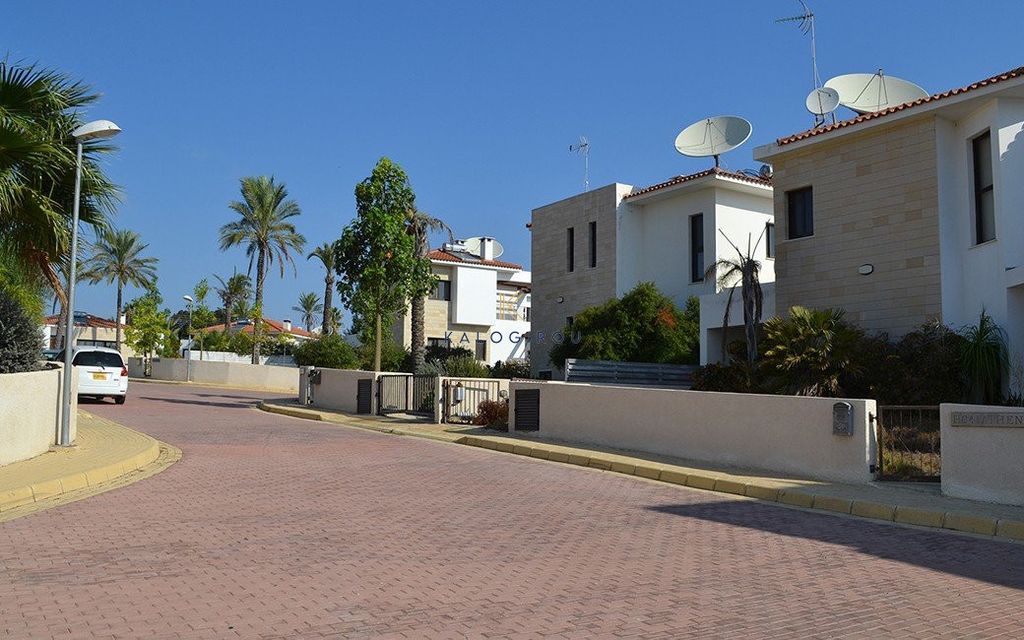 Property photo 2 of 6